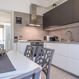 https://ballon-home-affitti-brevi-italia.emilia-romagnahotels.net